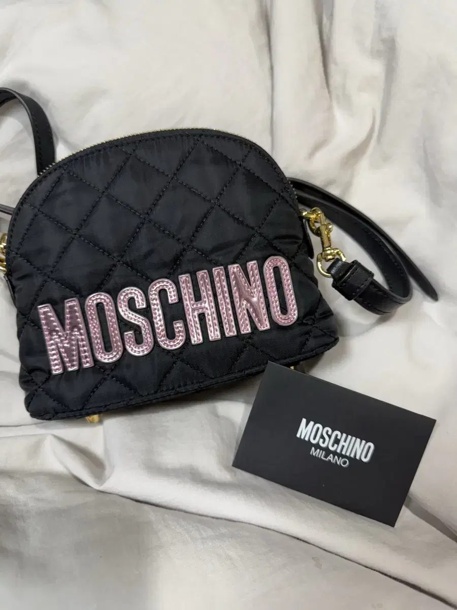 MOSCHINO 퀼팅 크로스백